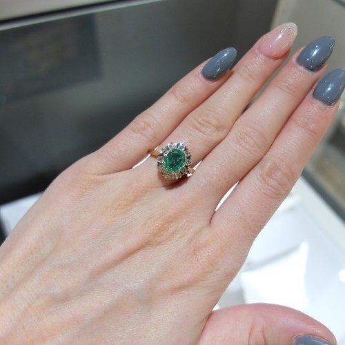 Luxusný zlatý prsteň so Smaragdom a diamantmi